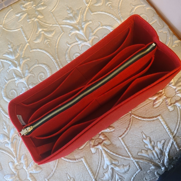 Louis Vuitton On The Go Tote PM - Picture 5 of 7